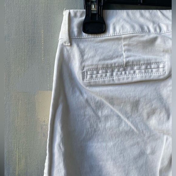 EUC Old Navy White Denim Pixie Pant Size 4 - Picture 5 of 6